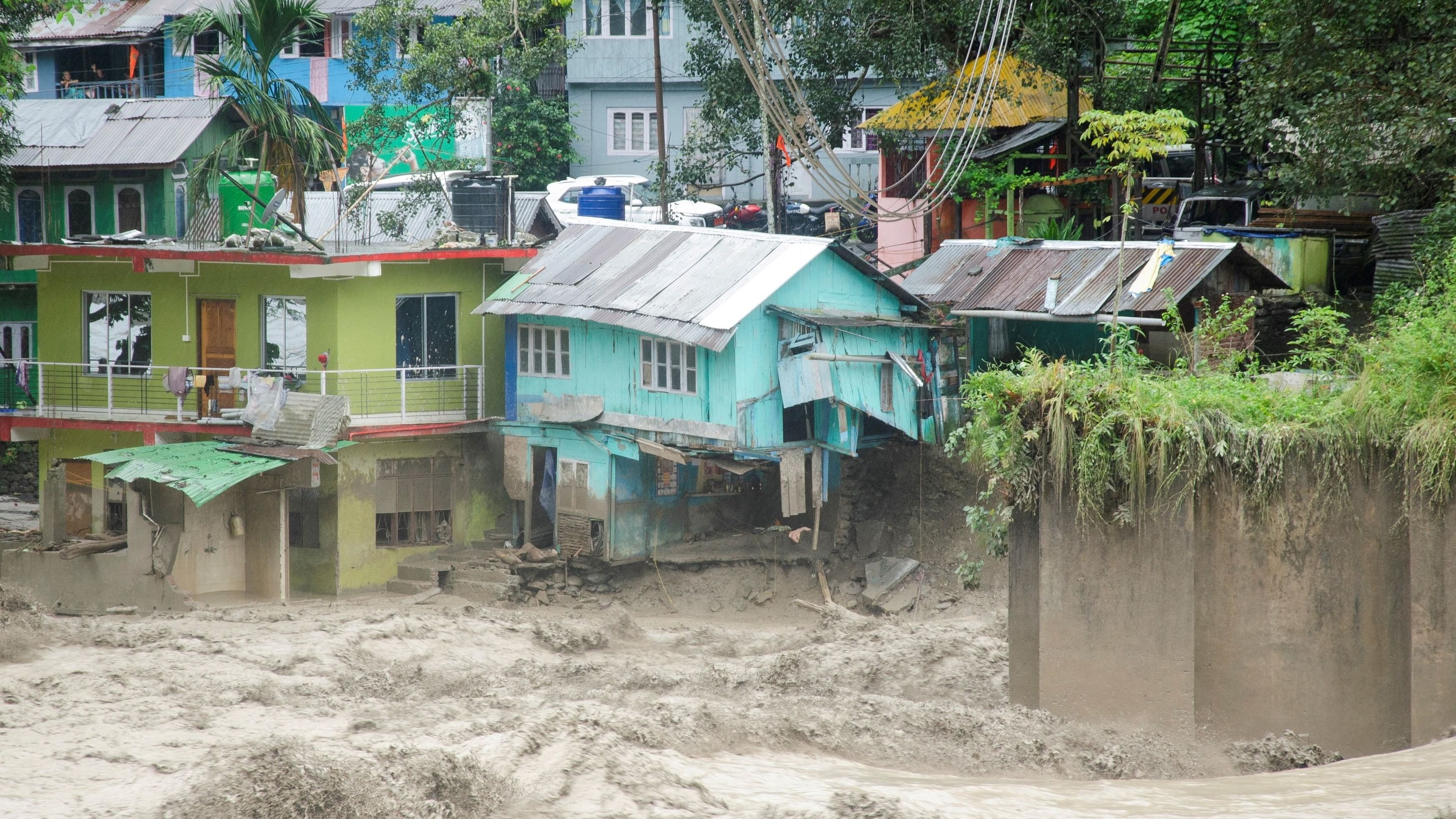 <div class="paragraphs"><p>File photo of houses affected by the rising water levels along the banks of Teesta River during a flood at Teesta Bazaar in Kalimpong District, West Bengal.</p></div>