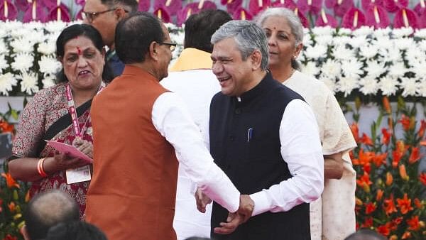 <div class="paragraphs"><p>BJP leaders Ashwini Vaishnaw and Shivraj Singh Chouhan at the swearing-in ceremony of new Union government.</p></div>