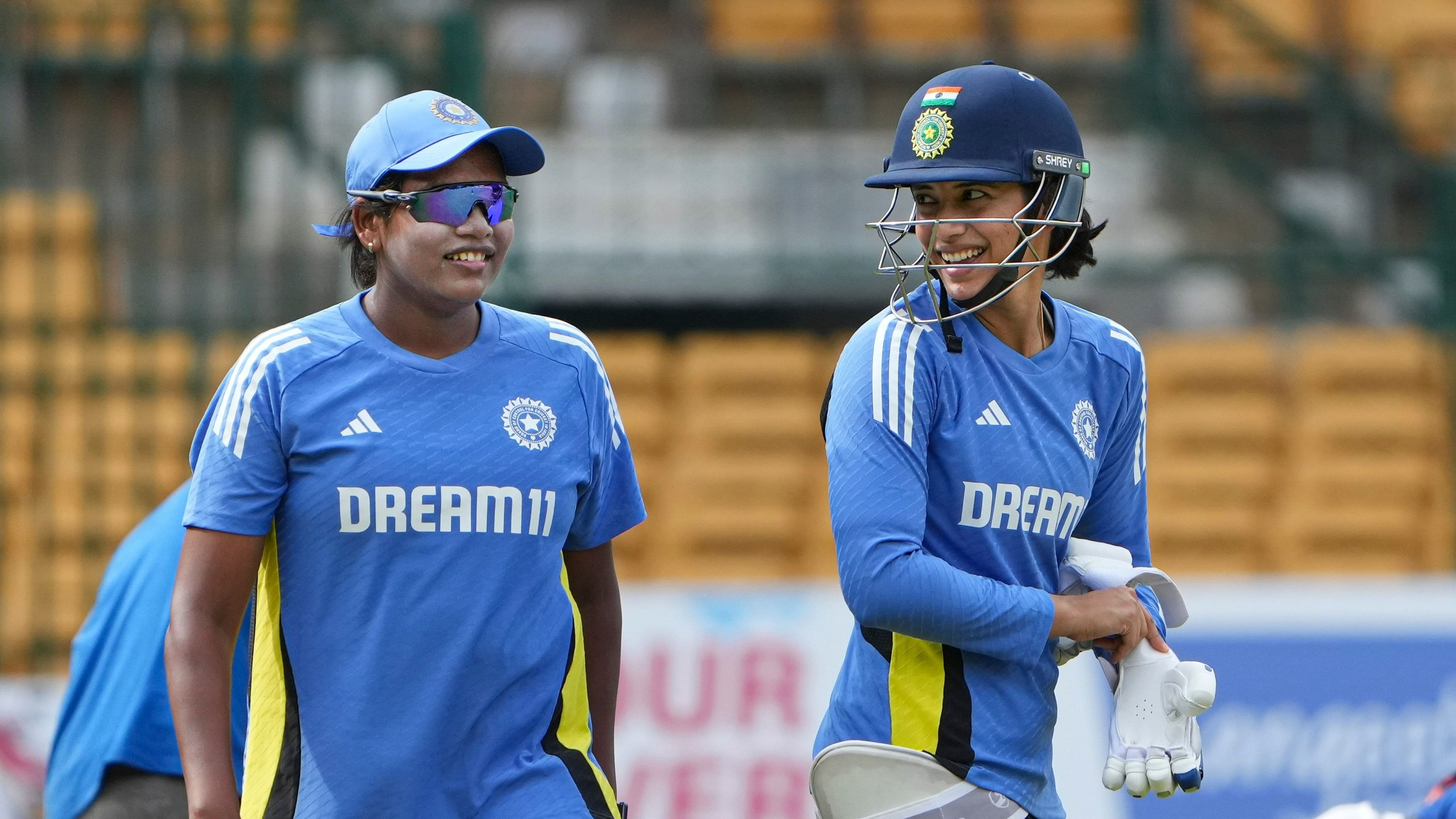 <div class="paragraphs"><p>Indian cricketers Asha Sobhana and Smriti Mandhana during a training sessio at M Chinnaswamy Stadium in Bengaluru.</p></div>