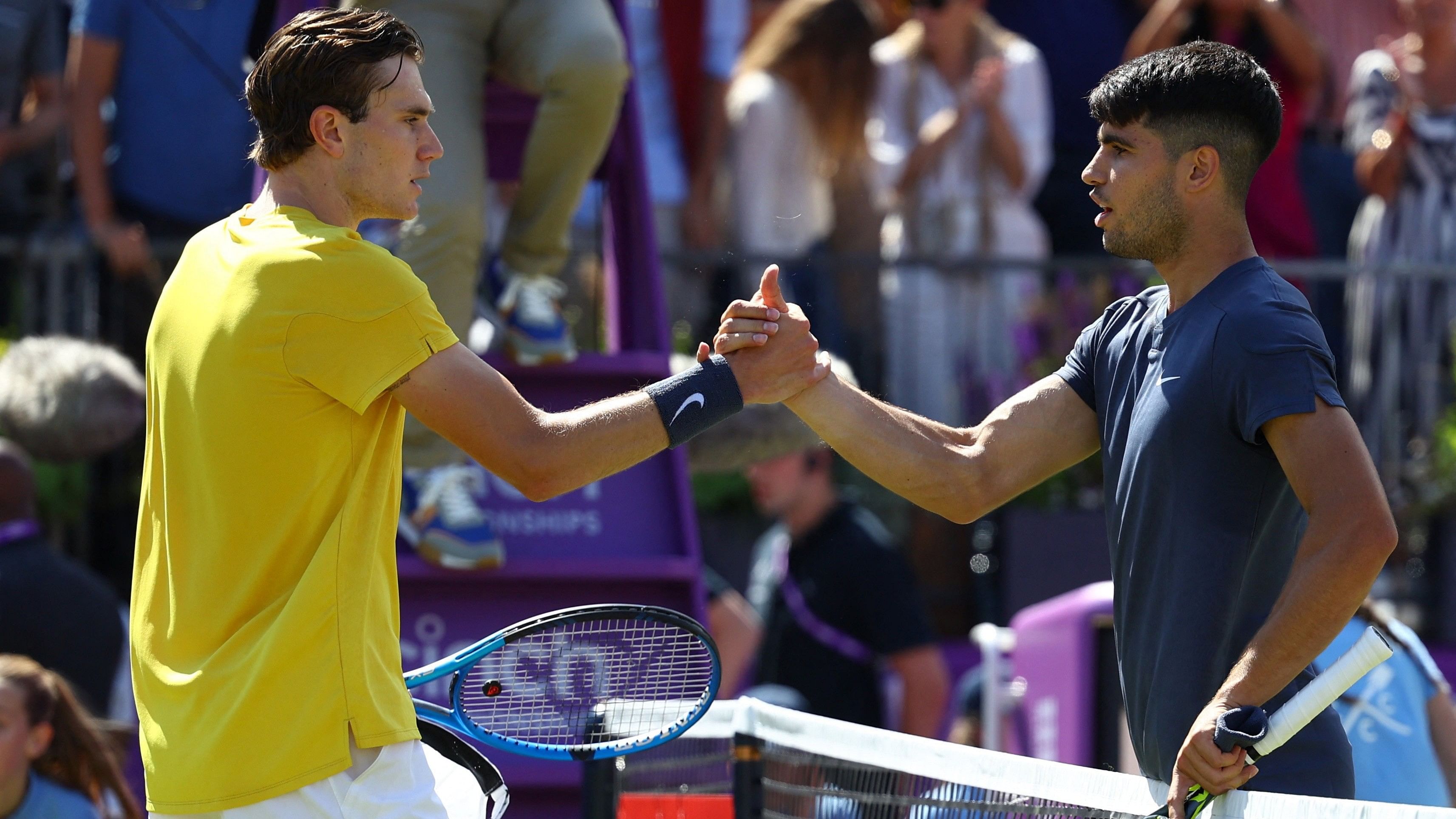<div class="paragraphs"><p> Spain's Carlos Alcaraz&nbsp;shakes hands with&nbsp;Britain's Jack Draper after getting beaten by the Briton in his round of 16 match at the&nbsp;Queen's Club Championships.</p></div>