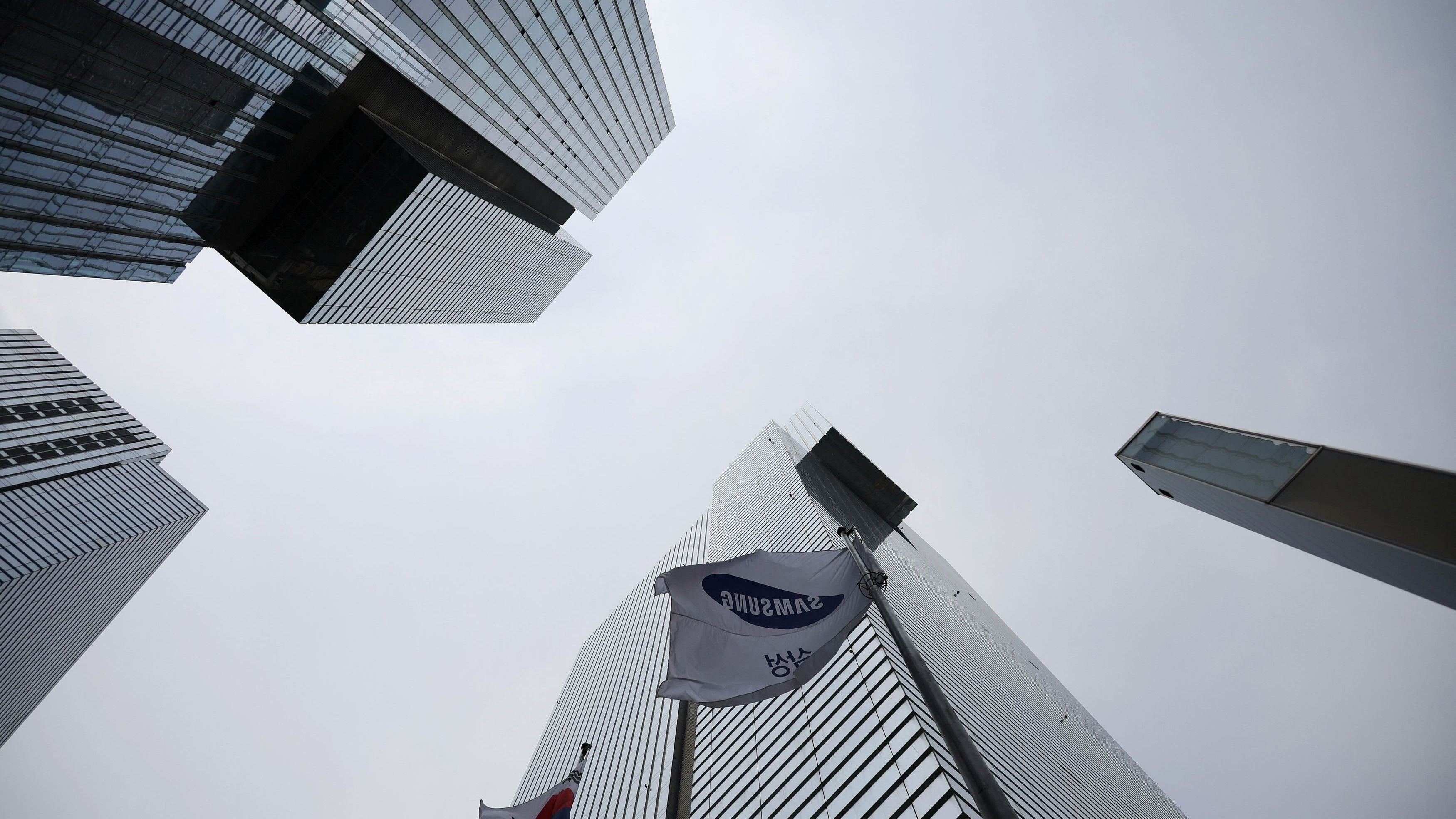<div class="paragraphs"><p>The logo of Samsung is seen in front of the company building in Seoul, South Korea, June 7, 2024. </p></div>