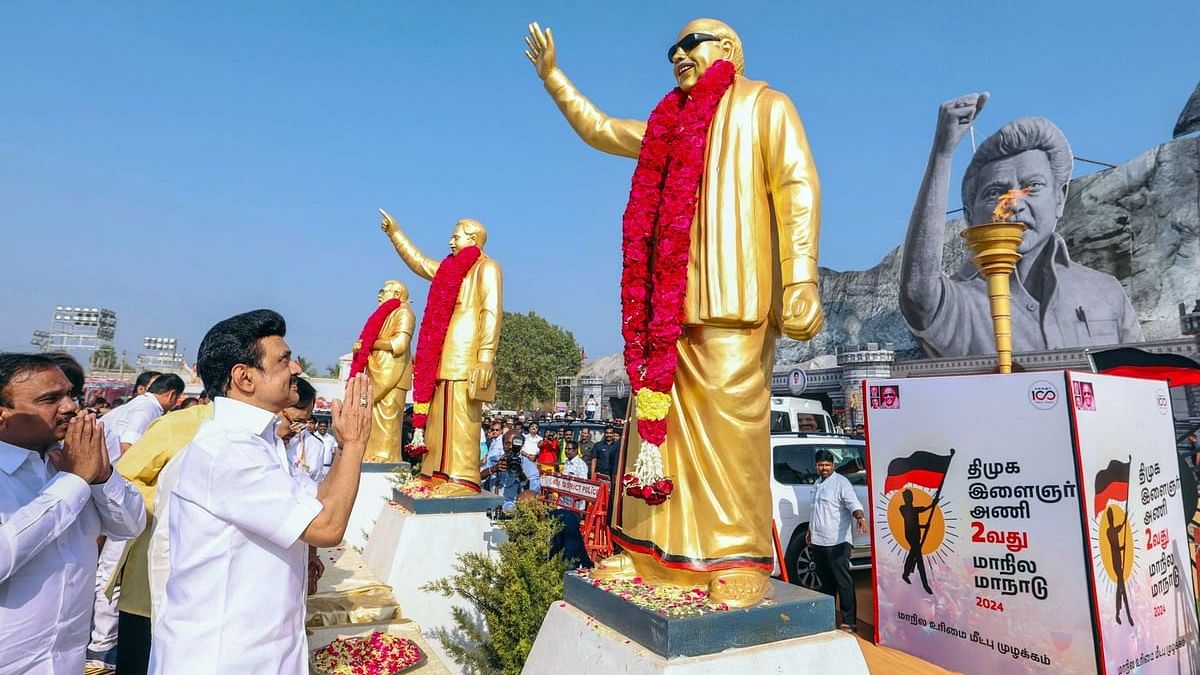 <div class="paragraphs"><p>Salem: Tamil Nadu Chief Minister and Dravida Munnetra Kazhagam (DMK) chief MK Stalin pays tribute to former state CM M. Karunanidhi during the party's youth wing conference, in Salem district.</p></div>