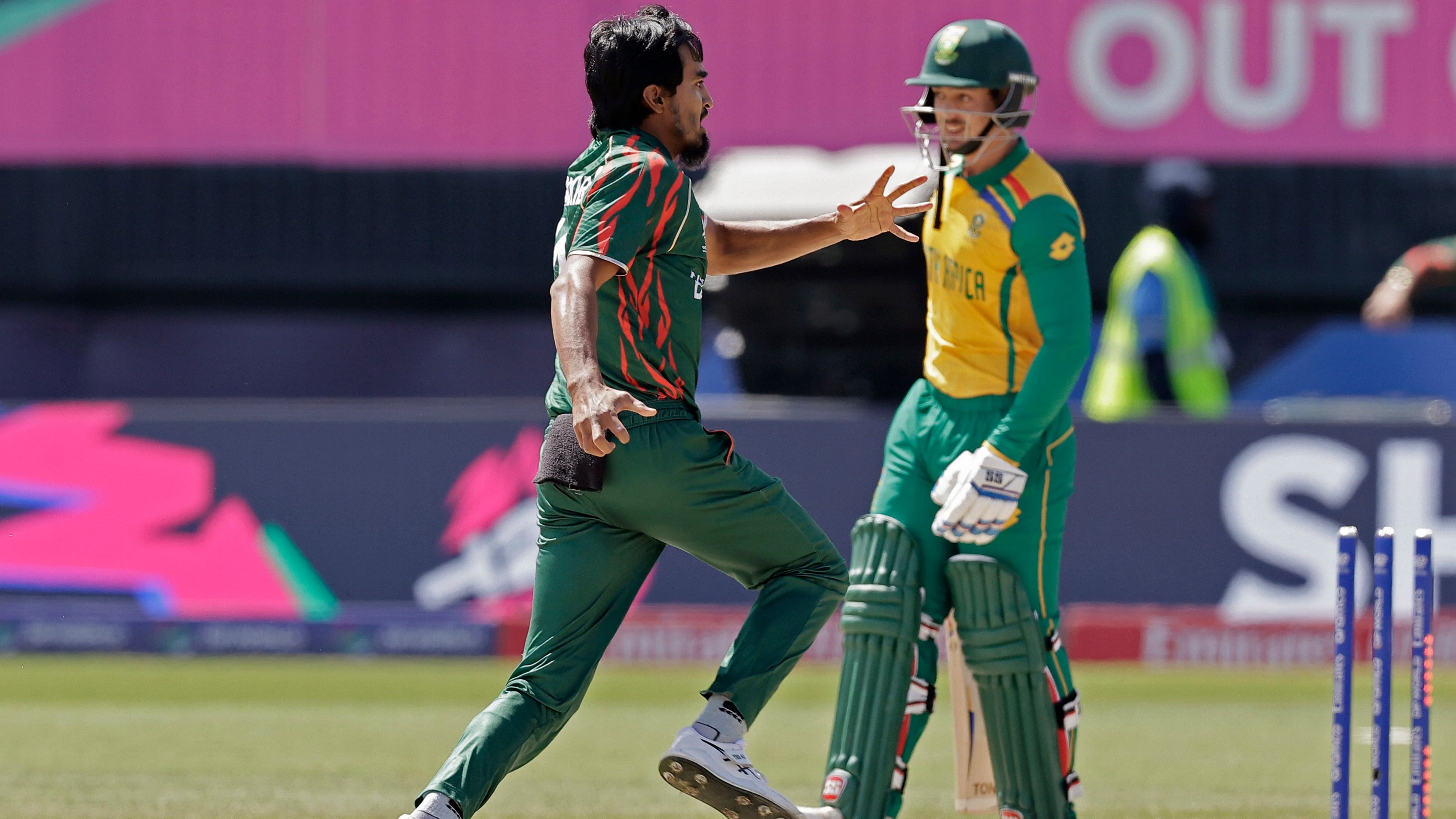 <div class="paragraphs"><p>Bangladesh's Tanzim Hasan Sakib, left, celebrates the dismissal of South Africa's Quinton de Kock, right, during the ICC Men's T20 World Cup cricket match between Bangladesh and South Africa at the Nassau County International Cricket Stadium in Westbury, New York, Monday, June 10, 2024.</p></div>