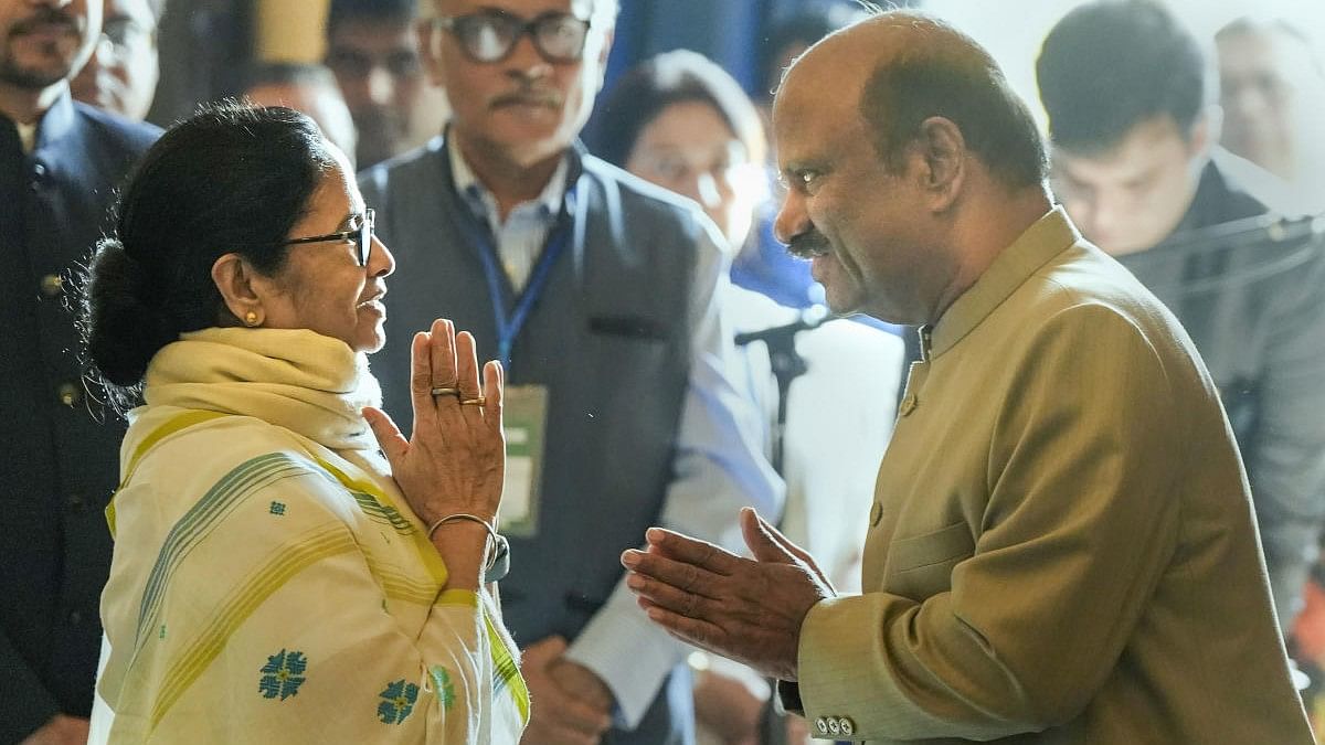 <div class="paragraphs"><p>File photo of West Bengal Governor CV Ananda Bose with CM  Mamata Banerjee.&nbsp;</p></div>