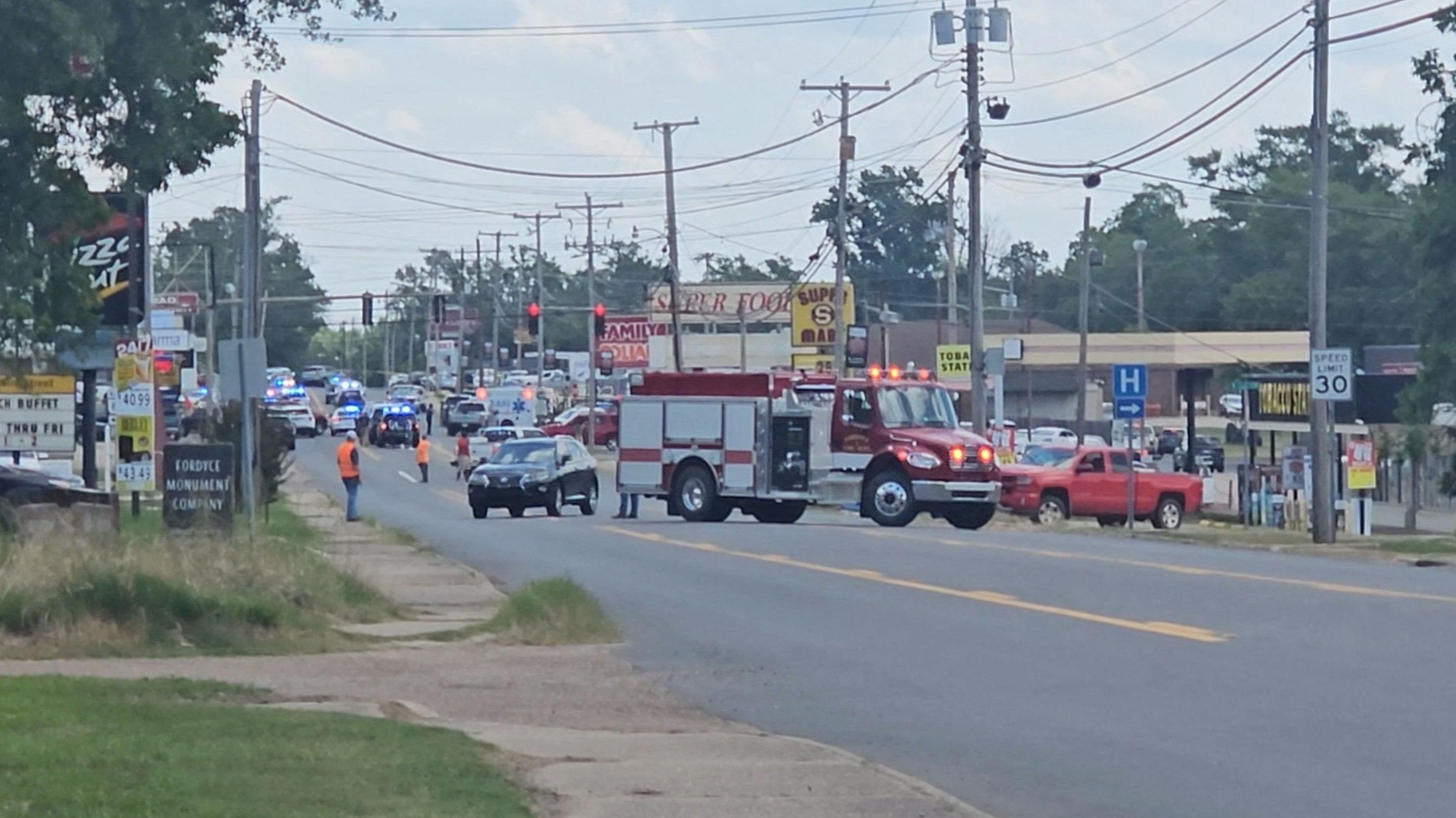 <div class="paragraphs"><p>Emergency vehicles are seen at the scene of a shooting incident in Fordyce, Arkansas, US.</p></div>