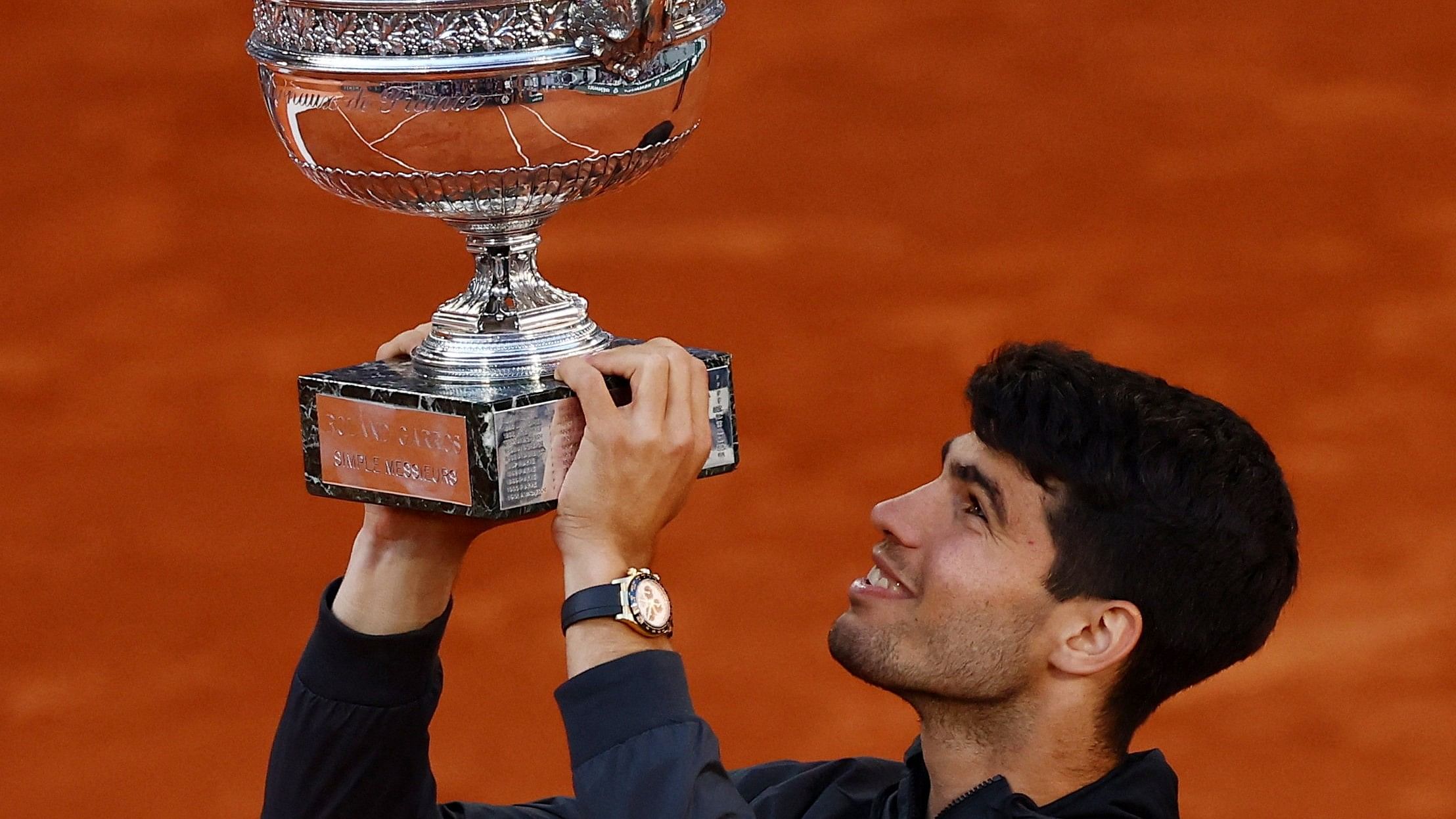 <div class="paragraphs"><p>Spain's Carlos Alcaraz celebrates with the trophy after winning the men's singles final against Germany's Alexander Zverev</p></div>