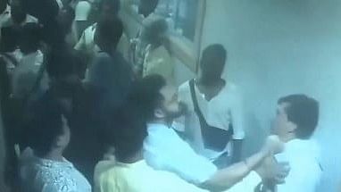 <div class="paragraphs"><p>Screengrab showing TMC&nbsp;MLA Soham Chakraborty assaulting&nbsp;restaurant owner&nbsp;Anisul Alam</p></div>