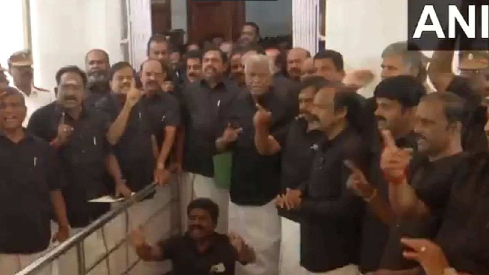 <div class="paragraphs"><p>Screengrab from ANI video showing AIADMK MLAs raising slogans over Kallakurichi Hooch tragedy.</p></div>