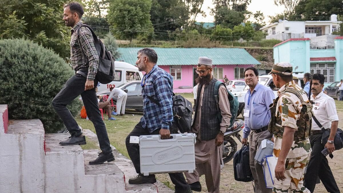 <div class="paragraphs"><p>Polling officials in Jammu &amp; Kashmir. (Representative image)</p></div>