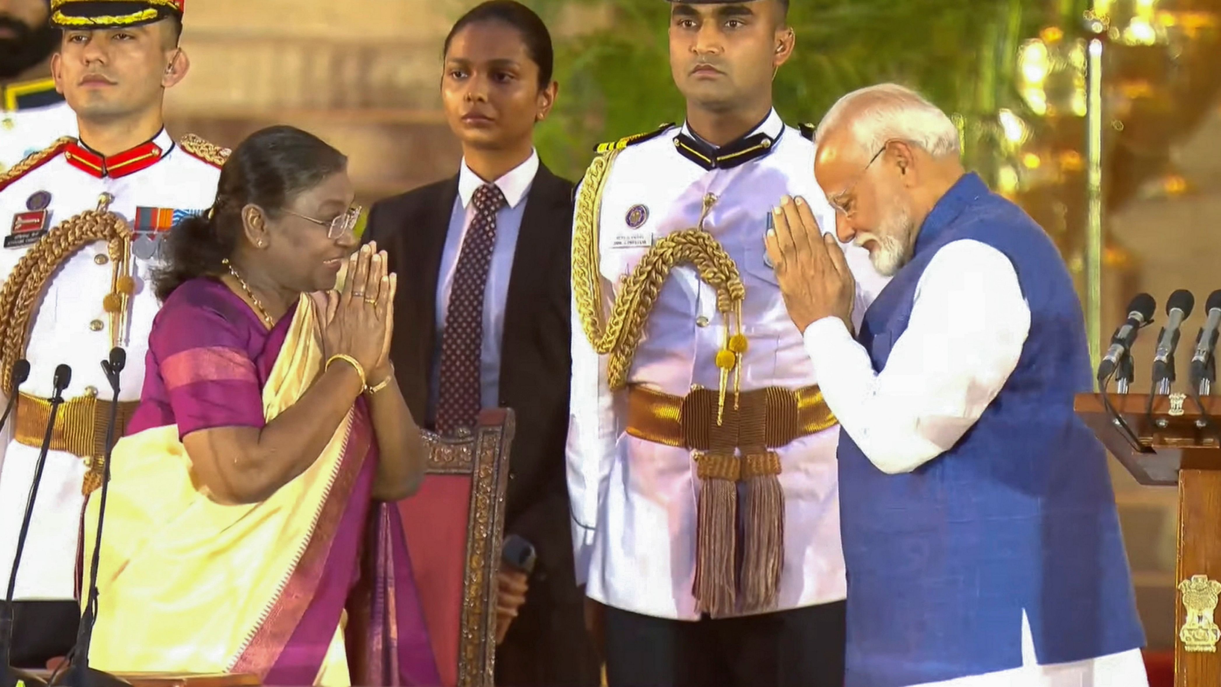 <div class="paragraphs"><p>President Droupadi Murmu greeting PM Narendra Modi.</p></div>