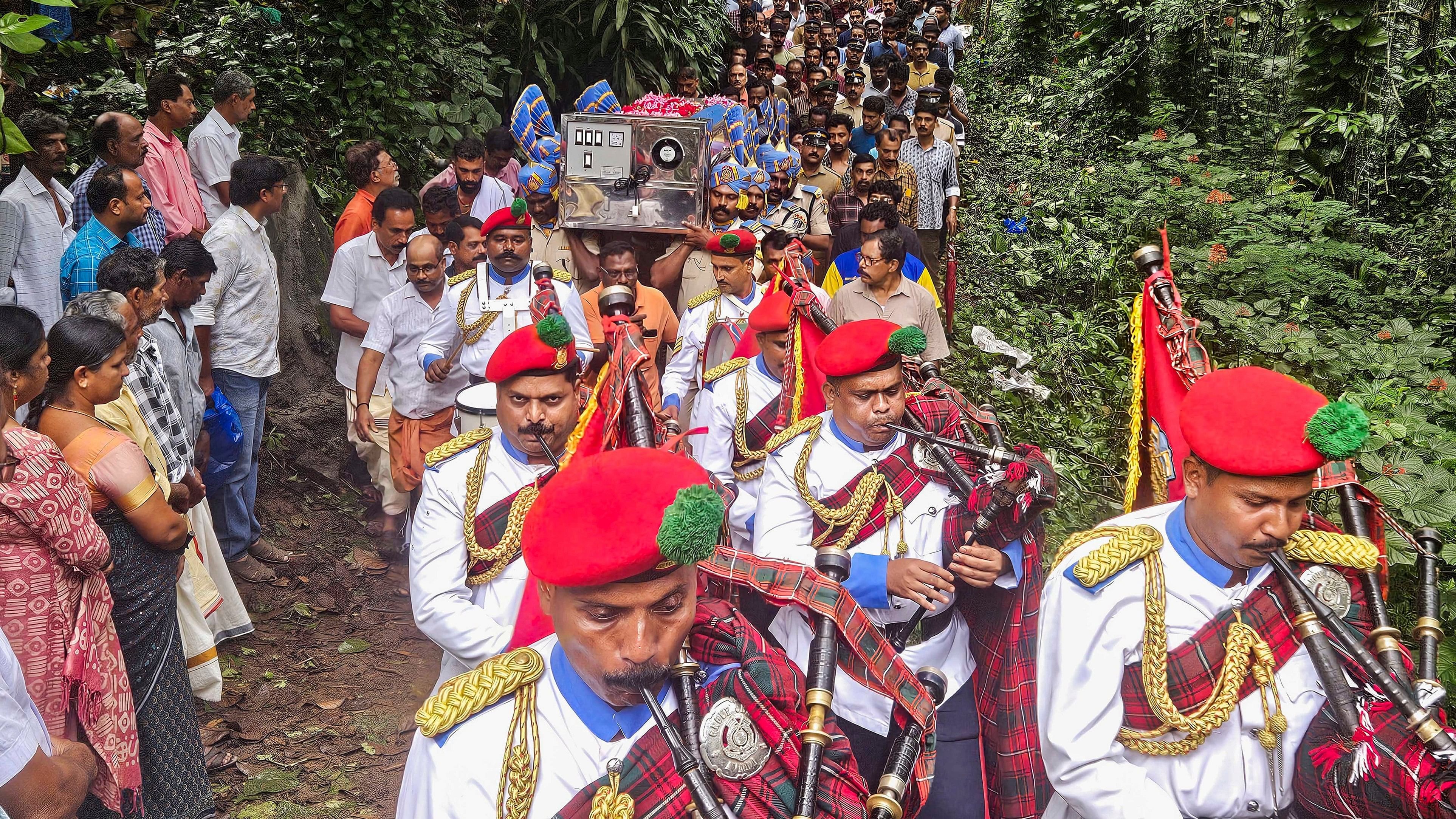 <div class="paragraphs"><p>Thiruvananthapuram: Mortal remains of CRPF constable Vishnu R. being taken to a school for people to pay their last respects, in Thiruvananthapuram.</p></div>