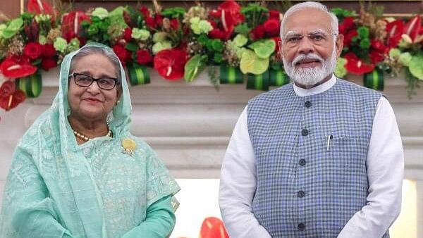 <div class="paragraphs"><p>Prime Minister Narendra Modi and his Bangladesh's counterpart Sheikh Hasina (L) posing for photos during a meeting at the Hyderabad house in New Delhi. </p></div>