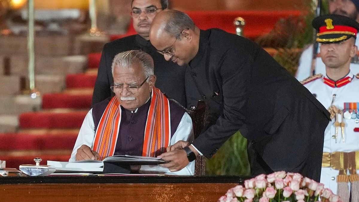 <div class="paragraphs"><p>BJP MP Manohar Lal Khattar takes oath as minister during the swearing-in ceremony of new Union government, at Rashtrapati Bhavan in New Delhi.</p></div>
