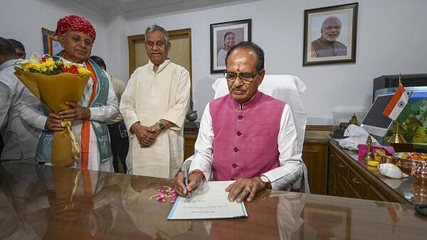 <div class="paragraphs"><p>Shivraj Singh Chouhan takes charge as Minister of Agriculture and Farmers Welfare in New Delhi on Tuesay, June 11, 2024.</p></div>