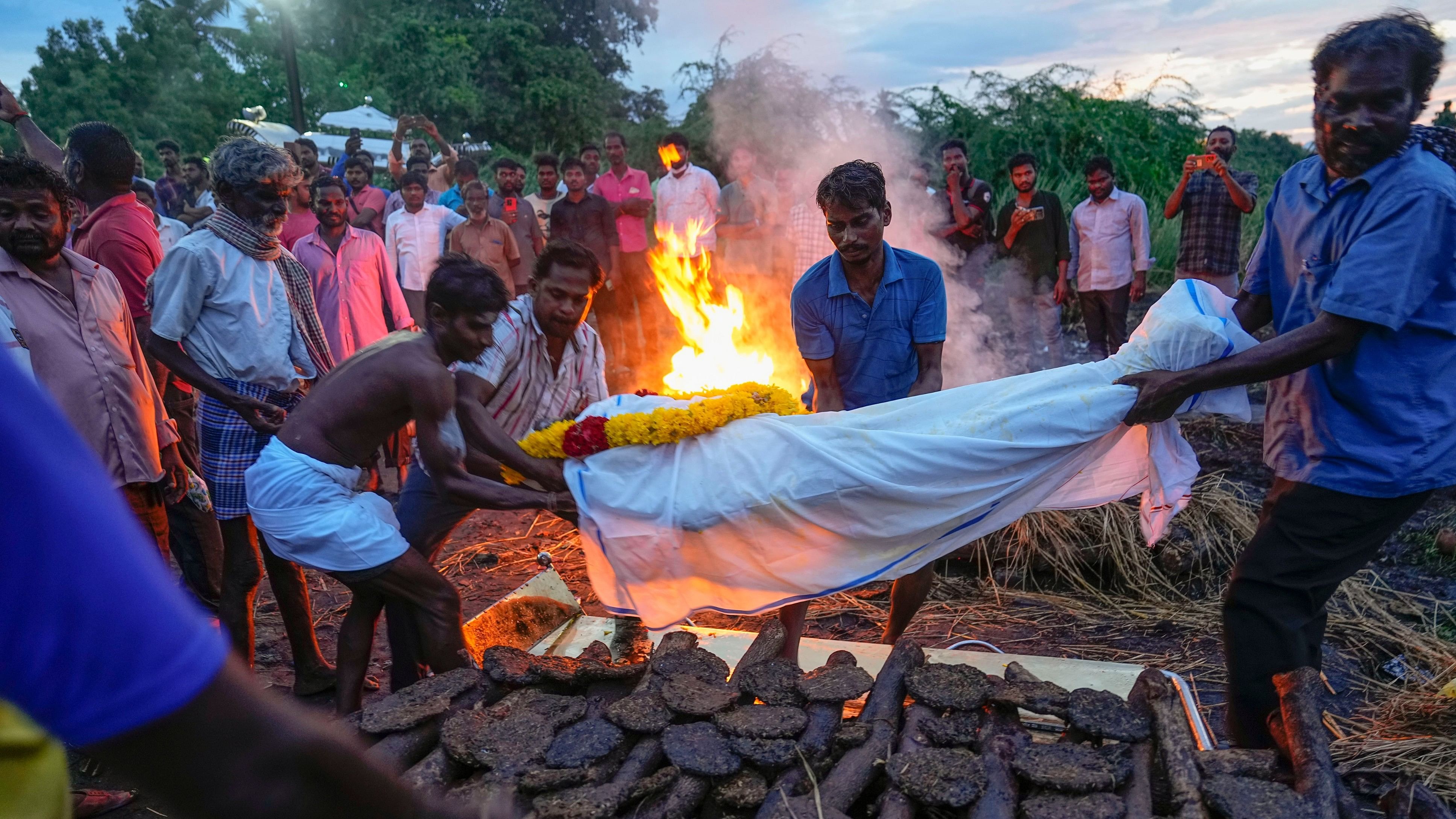 <div class="paragraphs"><p>Family members conduct the funeral of a person who died after consumption of spurious liquor, in Kallakurichi district, Thursday, June 20, 2024.</p></div>