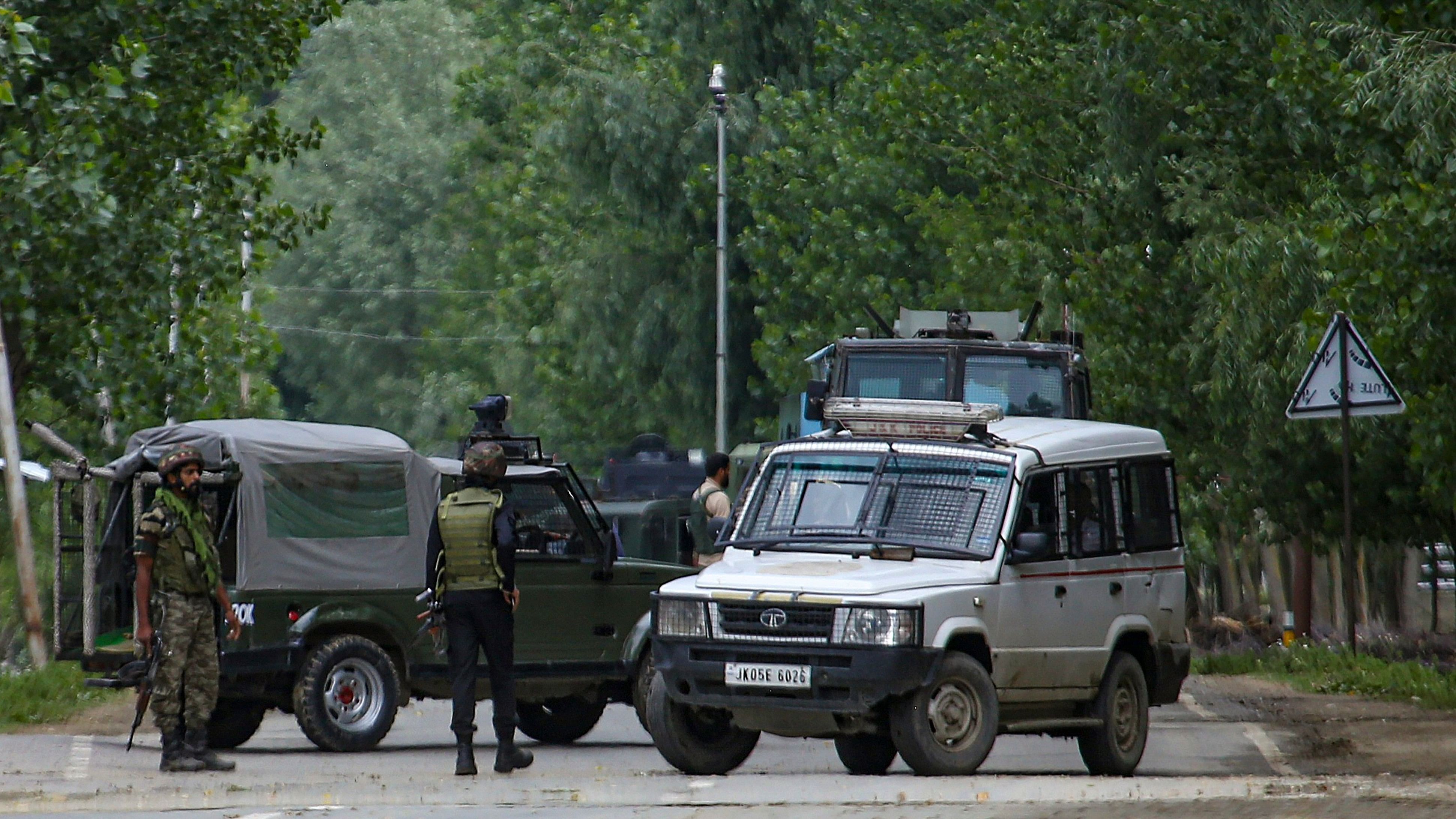 <div class="paragraphs"><p>Security forces personnel during an encounter with militants in Hadipora, Baramulla, Jammu and Kashmir on Wednesday, June 19, 2024. </p></div>