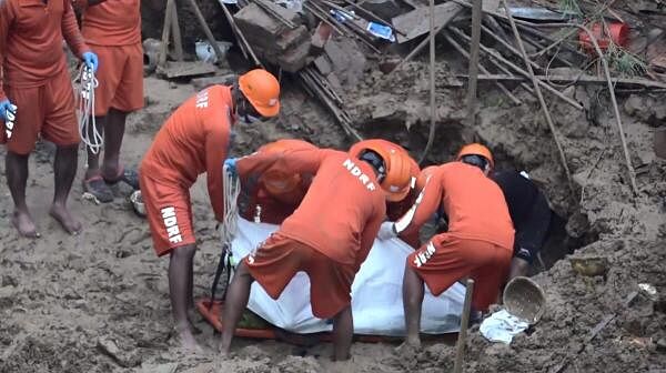 <div class="paragraphs"><p>NDRF personnel recover a body from under the debris of a wall that collapsed on Friday at a construction site at Vasant Vihar area amid heavy rain, in New Delhi, Saturday on June 29, 2024.</p></div>