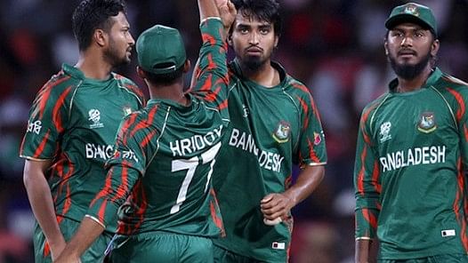 <div class="paragraphs"><p>Bangladesh players celebrate a wicket.</p></div>