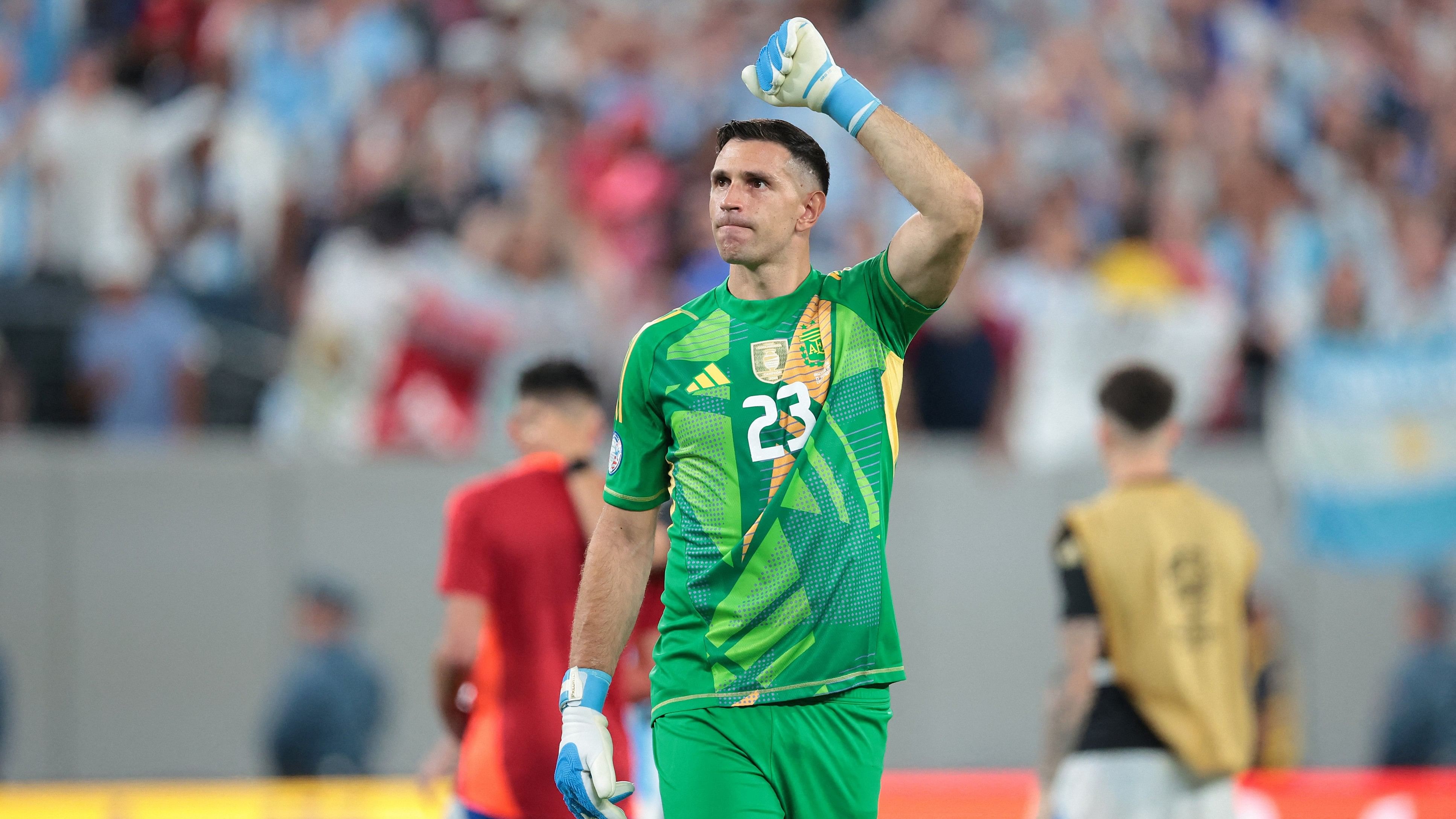 <div class="paragraphs"><p>Argentina goalkeeper Emiliano Martinez  gestures to fans after their match against Chile in New Jersey, USA. </p></div>