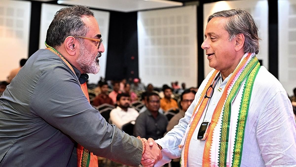 <div class="paragraphs"><p> Rajeev Chandrasekhar with Congress candidate Shashi Tharoor during a function, ahead of the Lok Sabha elections, in Thiruvananthapuram.</p></div>