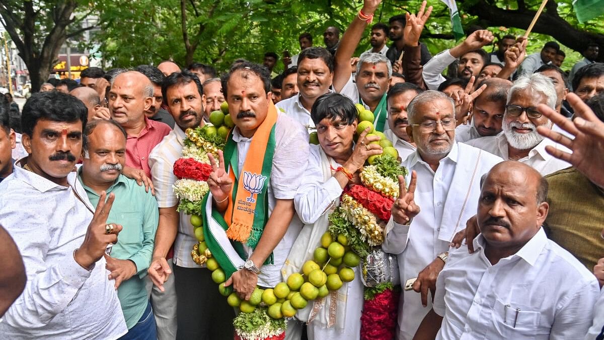 <div class="paragraphs"><p>BJP-JD(S) leaders celebrate the victory of&nbsp;BJP-JD(S) alliance candidates.</p></div>