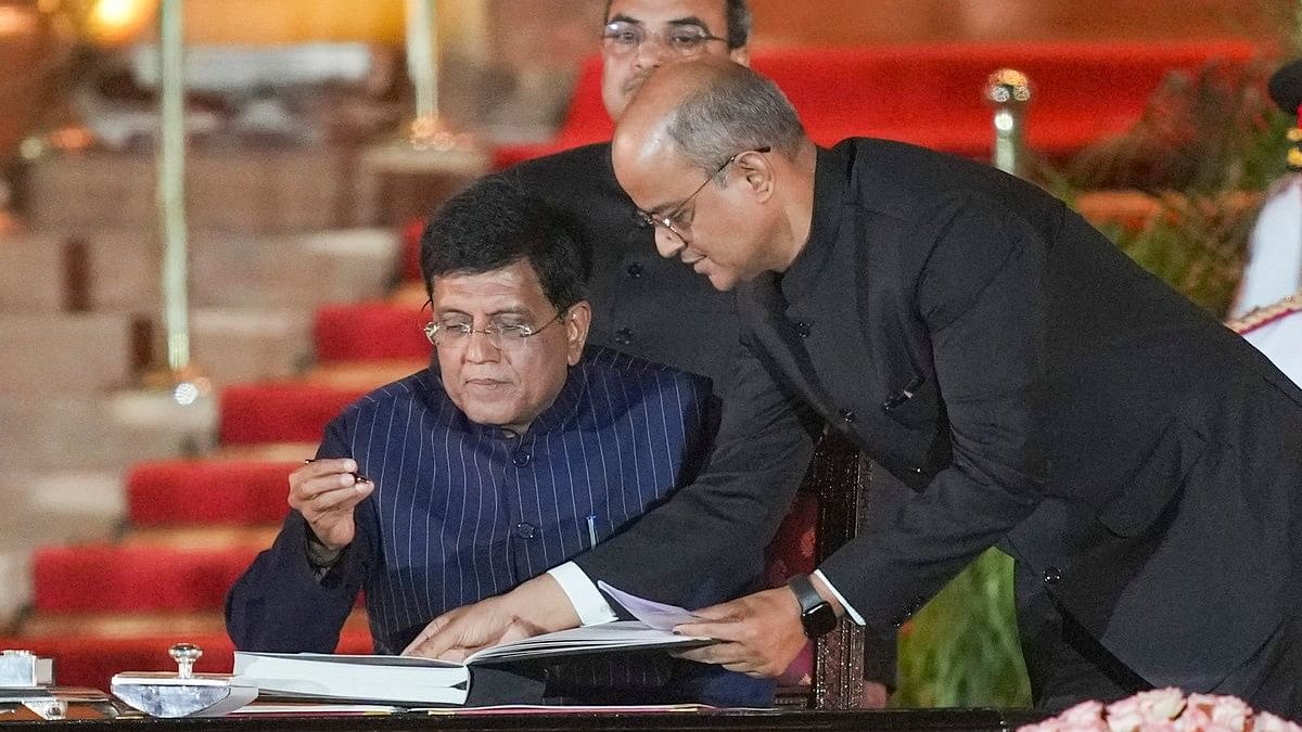 <div class="paragraphs"><p>BJP MP Piyush Goyal takes oath as minister at the swearing-in ceremony of new Union government, at Rashtrapati Bhavan in New Delhi.</p></div>