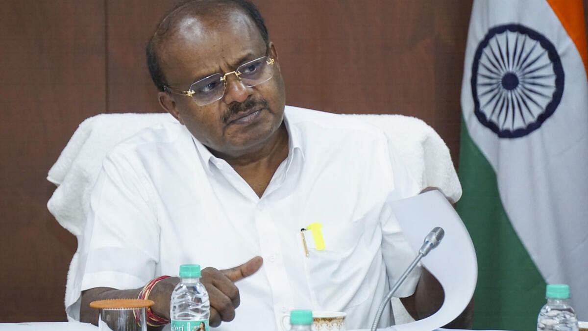 <div class="paragraphs"><p>Union Minister of Heavy Industries H.D. Kumaraswamy during a meeting with senior Ministry officials, in New Delhi</p></div>