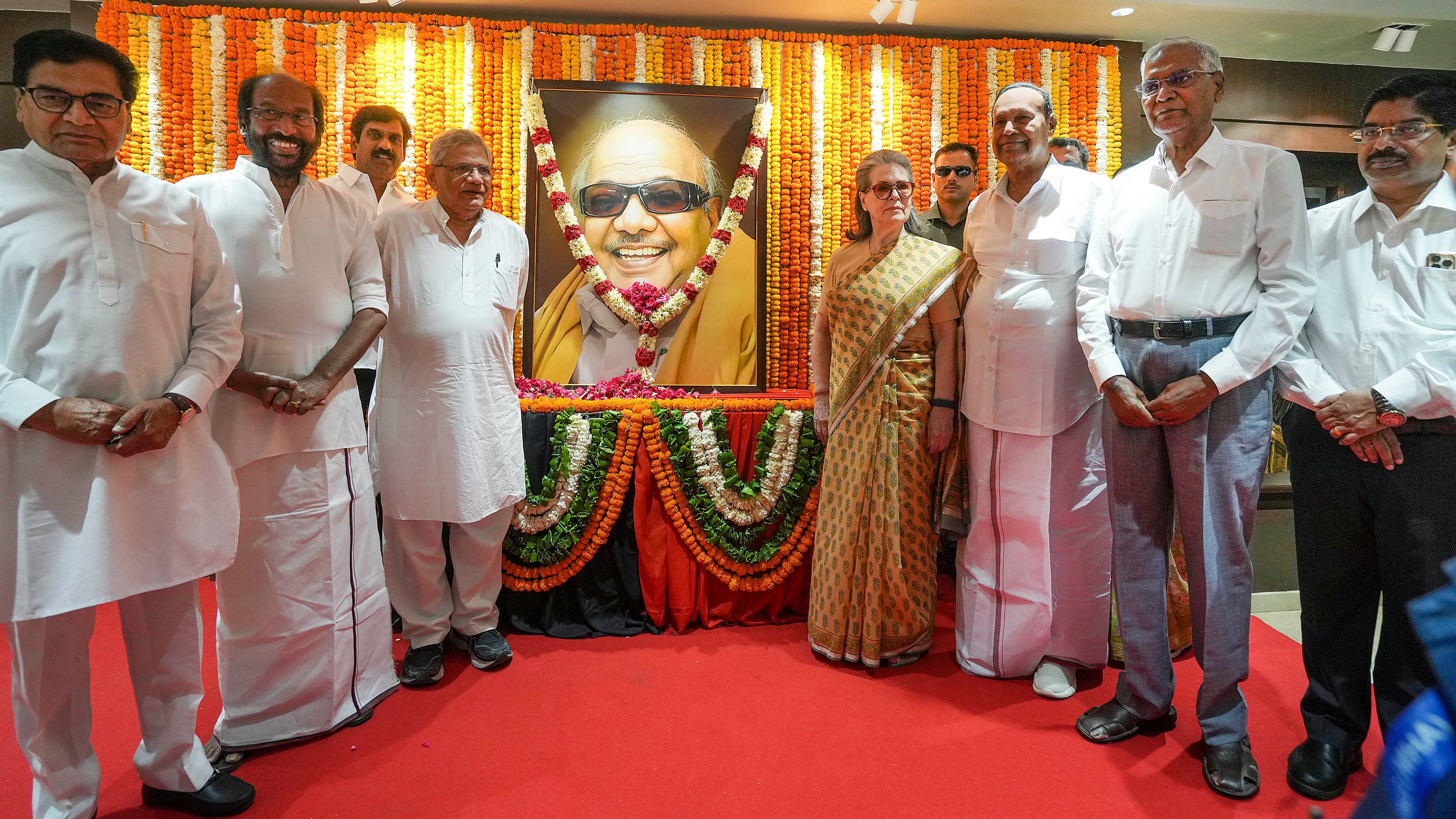 <div class="paragraphs"><p>I.N.D.I.A. bloc leaders pay tribute to DMK stalwart M Karunanidhi on his 100th birth anniversary in Delhi.</p></div>