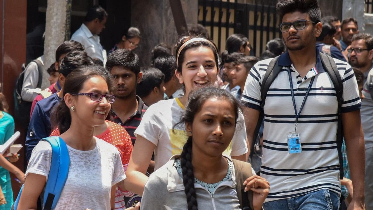 <div class="paragraphs"><p>The Congress government on Wednesday issued an order withdrawing the option for college students in Karnataka to study a four-year honors programme from the 2024-25 academic year.</p></div>