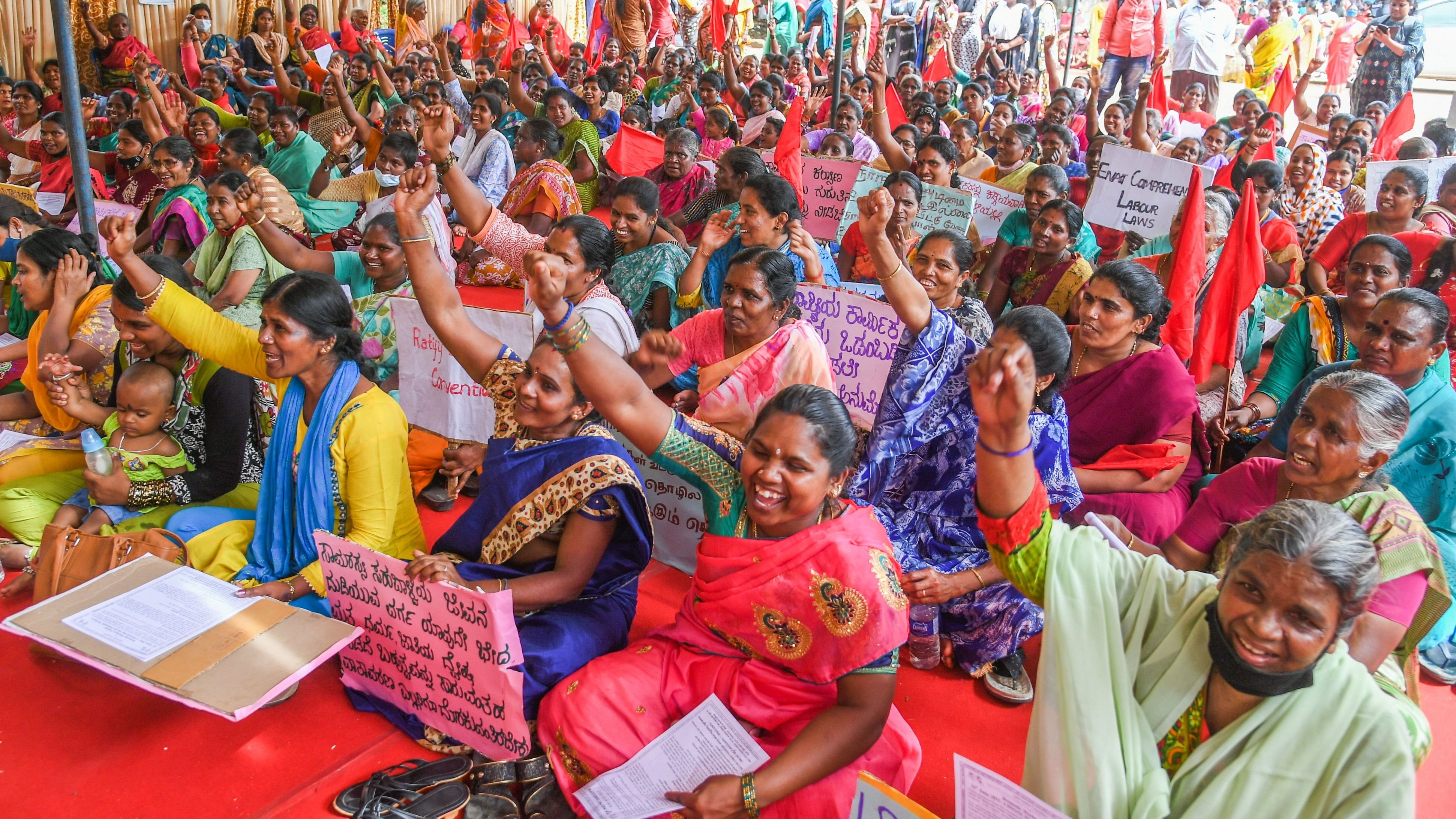 <div class="paragraphs"><p>Members of various Domestic Workers Union are participated in Domestic workers day and demanding implement ILO Convention 189 resulations, registration of all workers in the Welfare board, enactment of comprehensive labour law, setting up areas committees to prevent sexual harassment at work place organised by Joint Action committee of Domestic Workers Union at Freedom Park in Bengaluru on Thursday, 16th June 2022.</p></div>