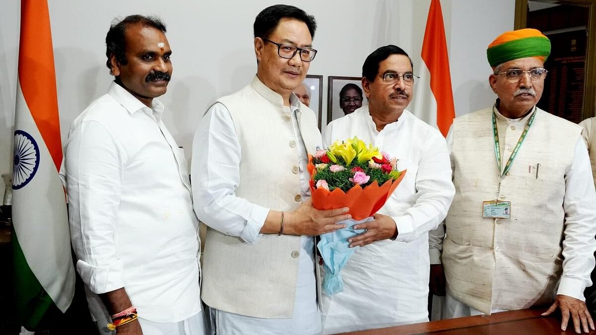 <div class="paragraphs"><p>Kiren Rijiju takes charge as Parliamentary Affairs Minister</p></div>