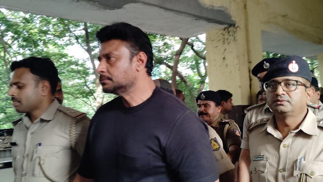 <div class="paragraphs"><p>Actor Darshan Thoogudeepa being taken by the police after he was arrested in connection with the murder of Renukaswamy.</p></div>