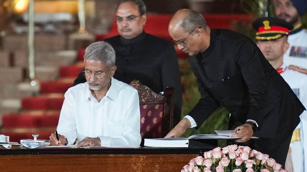 <div class="paragraphs"><p>BJP MP S Jaishankar takes oath as minister during the swearing-in ceremony of new Union government, at Rashtrapati Bhavan in New Delhi.</p></div>