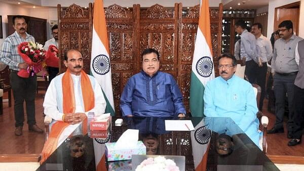 <div class="paragraphs"><p>BJP leader and Union Minister Nitin Gadkari resumes office as the Minister of Road Transport and Highways with Ministers of State Ajay Tamta and Harsh Malhotra.</p></div>