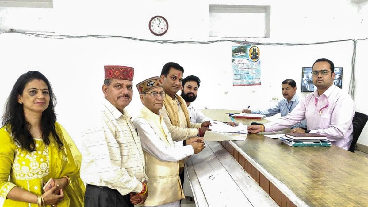 <div class="paragraphs"><p>Congress candidate Pushpendra Verma files his nomination papers for Hamirpur assembly seat by-elections, in Hamirpur.</p></div>