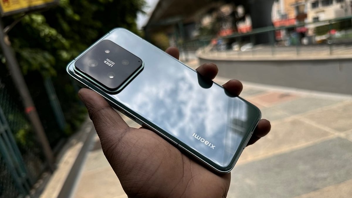 Solid premium phone with amazing camera Solid premium phone with amazing camera