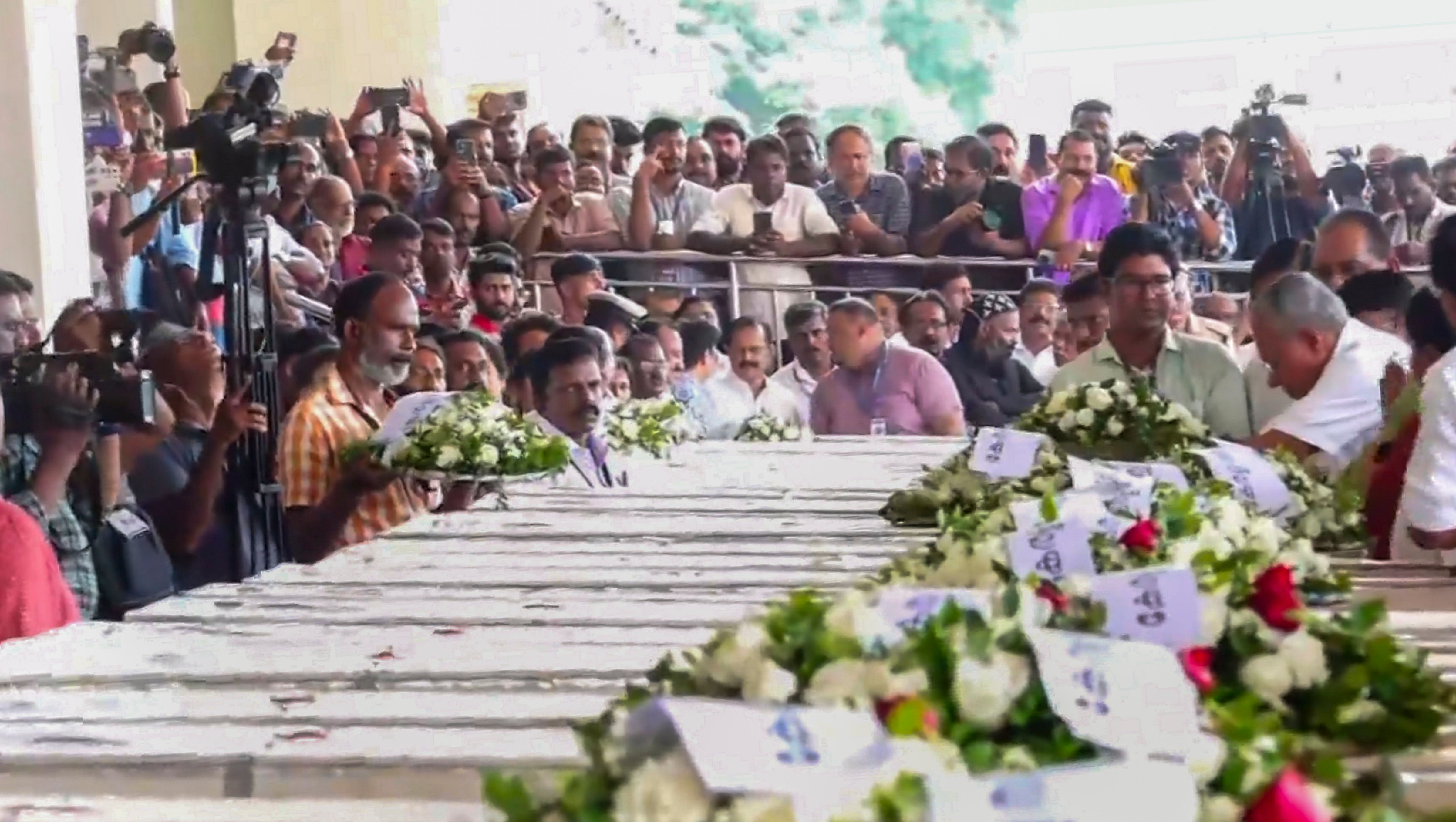 <div class="paragraphs"><p>Kerala Chief Minister Pinarayi Vijayan lays a wreath on the mortal remains of the Indians who died in the tragic fire incident in Kuwait two days ago, June 14, 2024.</p></div>
