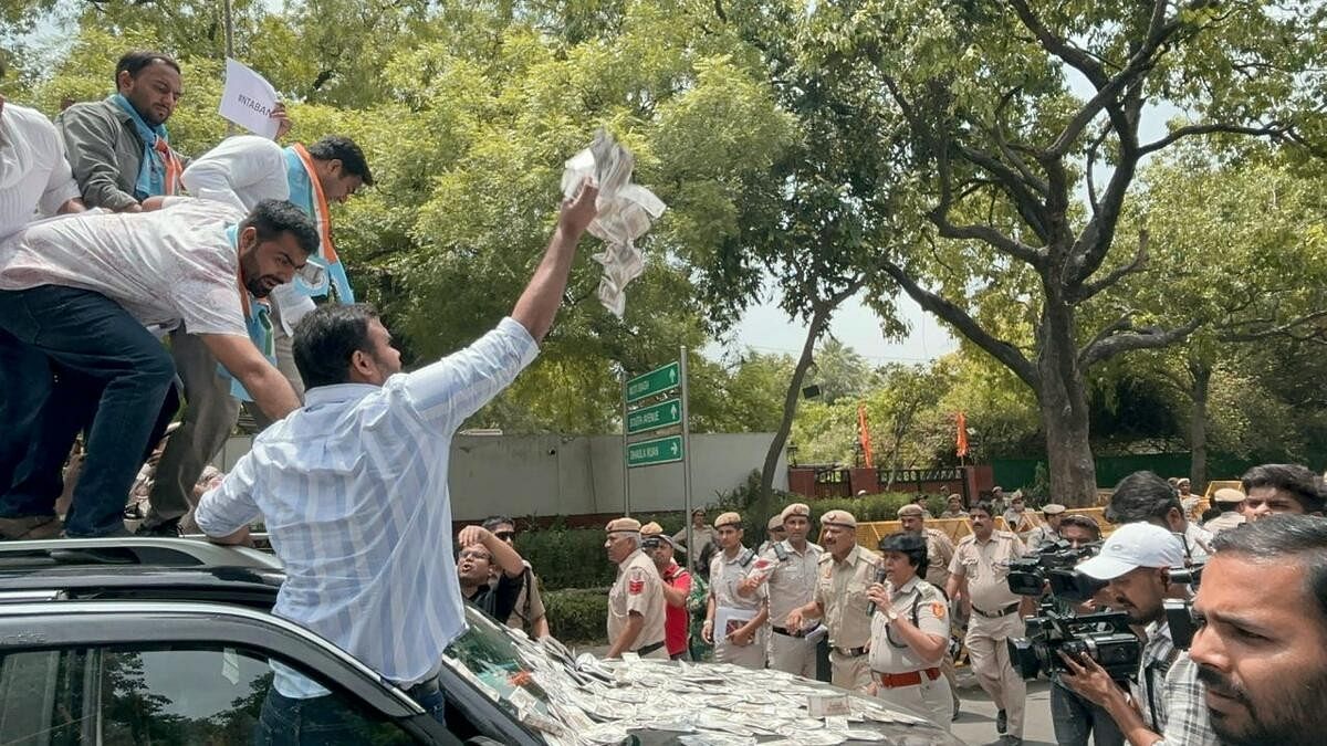 <div class="paragraphs"><p>In a symbolic display of corruption, NSUI members fling a bag full of counterfeit currency in front of education minister's house in New Delhi.&nbsp;</p></div>