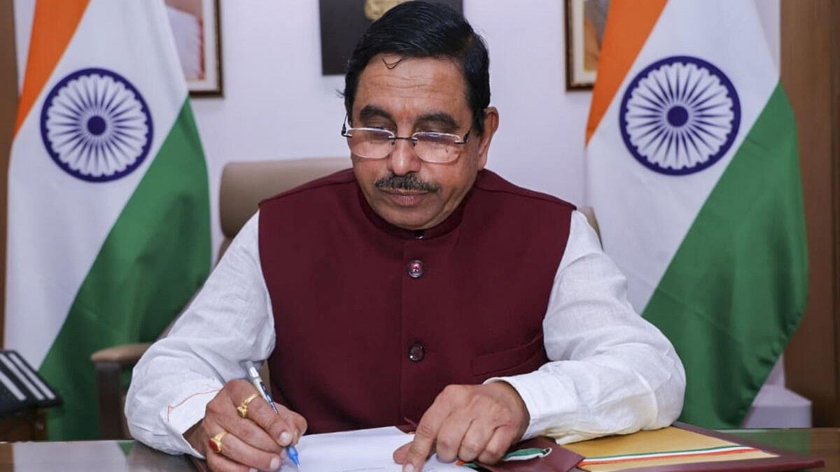 <div class="paragraphs"><p>Union Minister Pralhad Joshi takes charge as Minister of Consumer Affairs, Food and Public Distribution, in New Delhi.</p></div>