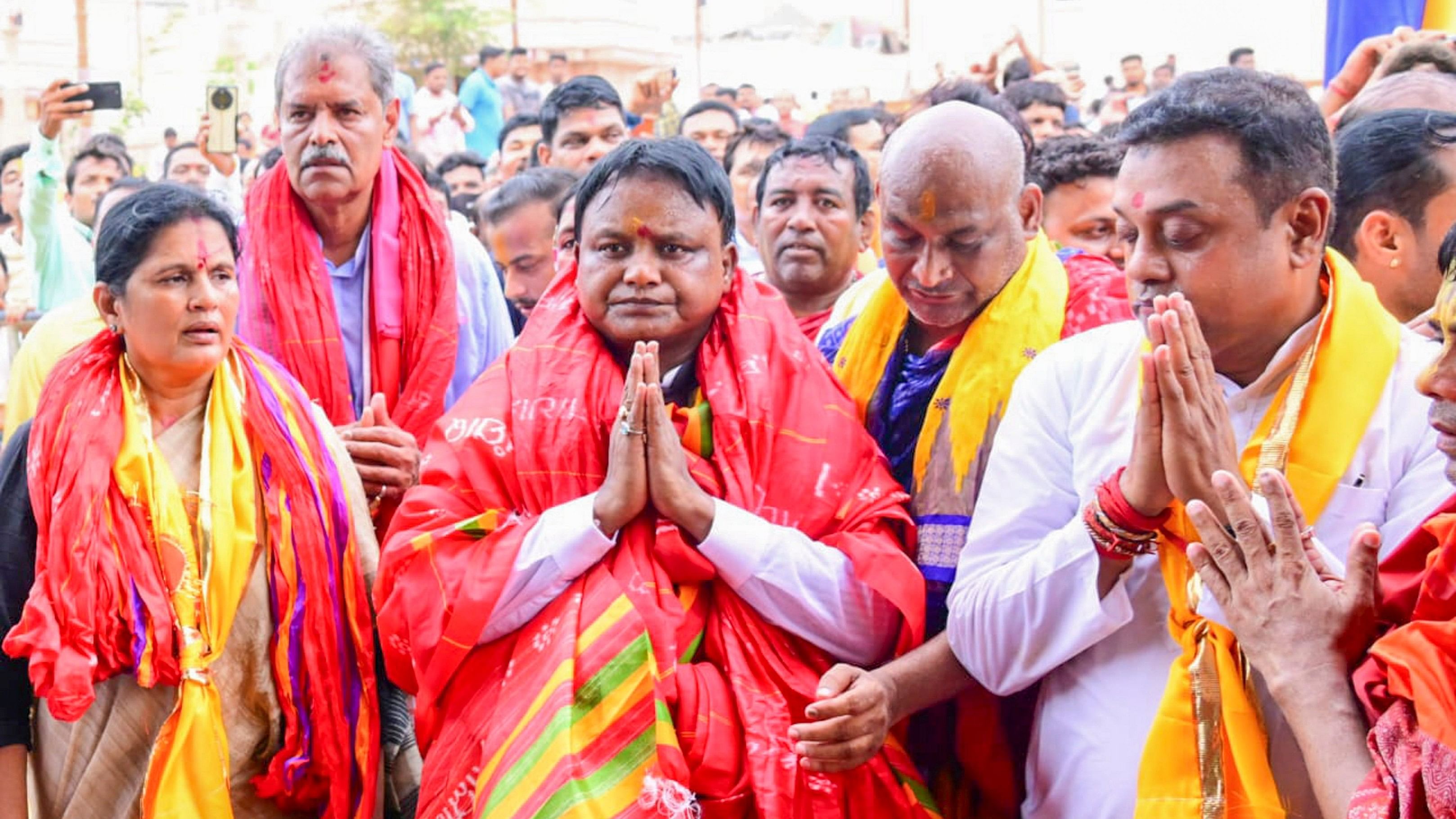 <div class="paragraphs"><p>Odisha Chief Minister Mohan Charan Majhi with Deputy Chief Ministers Kanak Vardhan Singh Deo and Pravati Parida, BJP leader Sambit Patra and others during a visit to Jagannath Temple, in Puri, Thurday, June 13, 2024. </p></div>