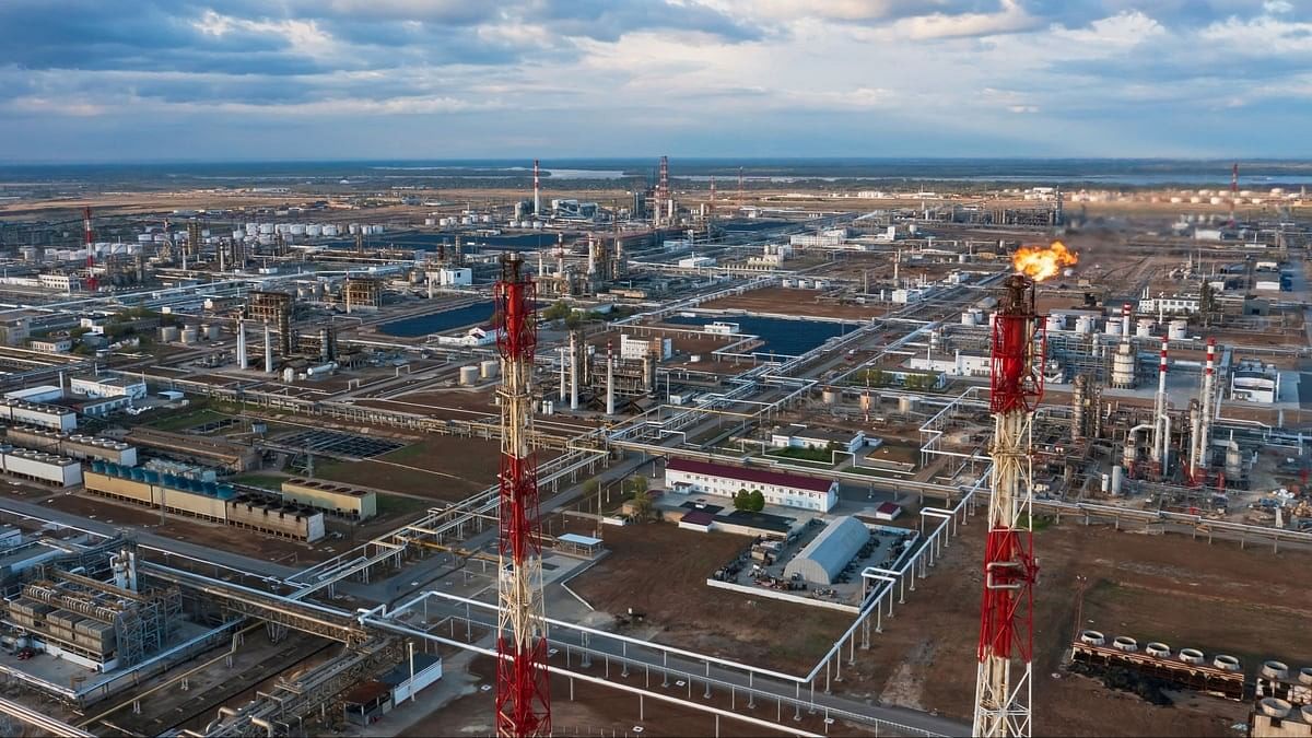 <div class="paragraphs"><p> A general view shows the oil refinery of the Lukoil company in Volgograd, Russia.</p></div>
