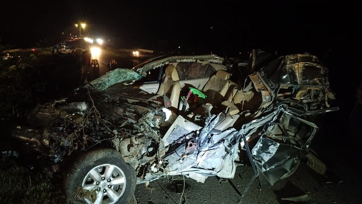 <div class="paragraphs"><p>The mangled remains of the SUV that crashed into the back of a lorry on the Bengaluru-Mysuru highway on Friday night. </p></div>