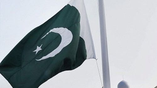 <div class="paragraphs"><p>A photo of the Pakistani flag.</p></div>