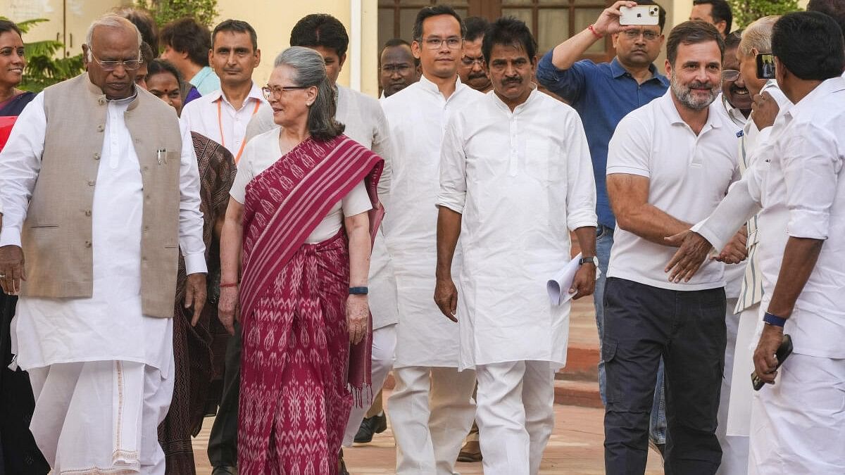 <div class="paragraphs"><p>Congress President Mallikarjun Kharge with party leaders Sonia Gandhi, Rahul Gandhi, K C Venugopal and others.</p></div>