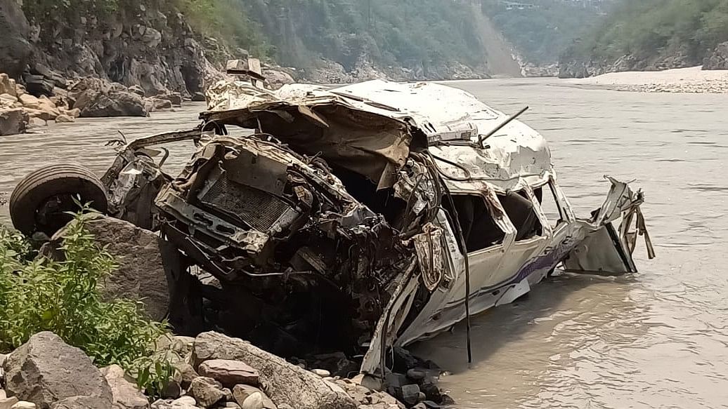 <div class="paragraphs"><p>The&nbsp;tempo traveller that fell into a deep gorge near Badrinath Highway.</p></div>