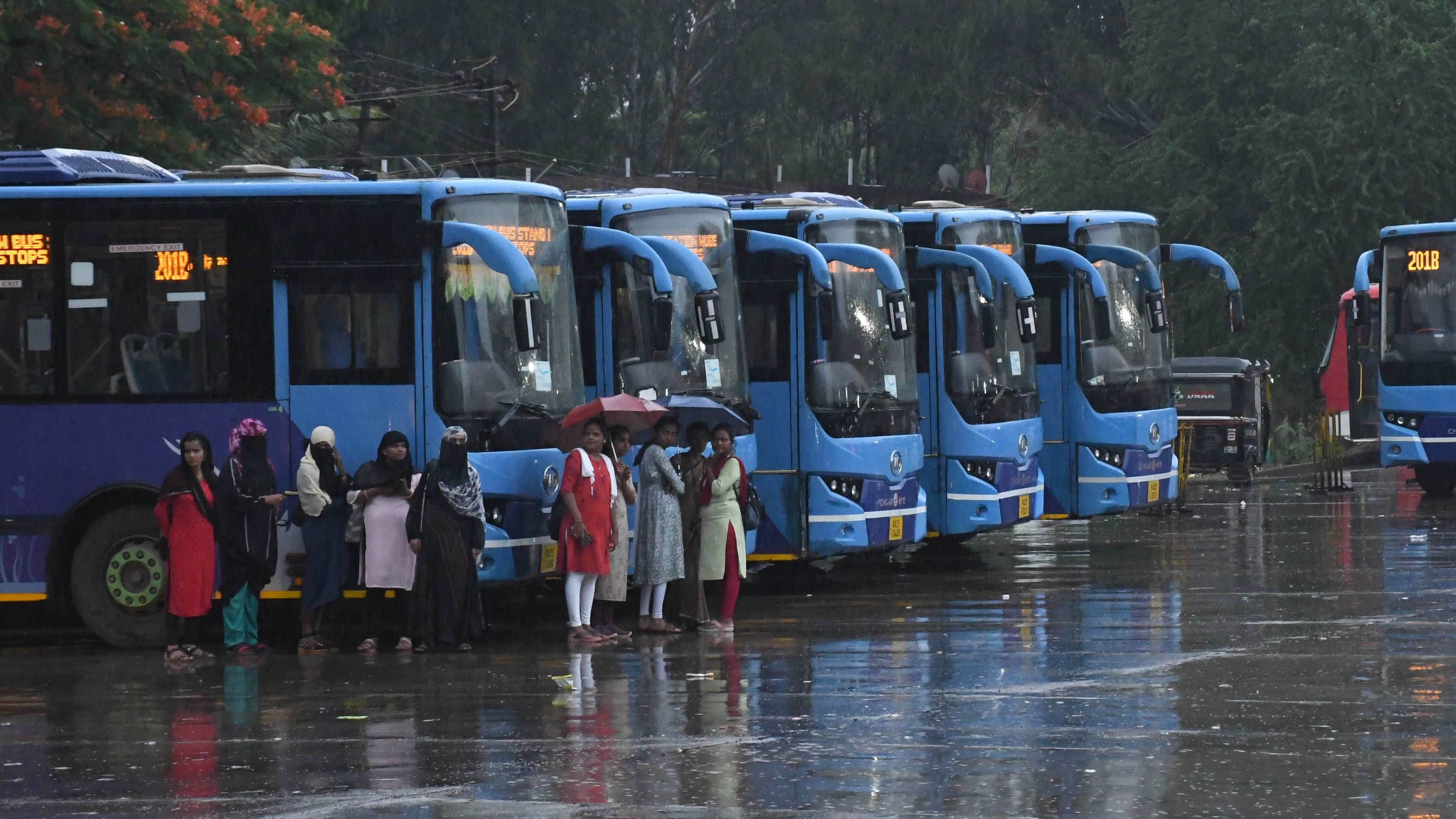 <div class="paragraphs"><p>KSRTC New Bus Stand in Dharawad</p></div>