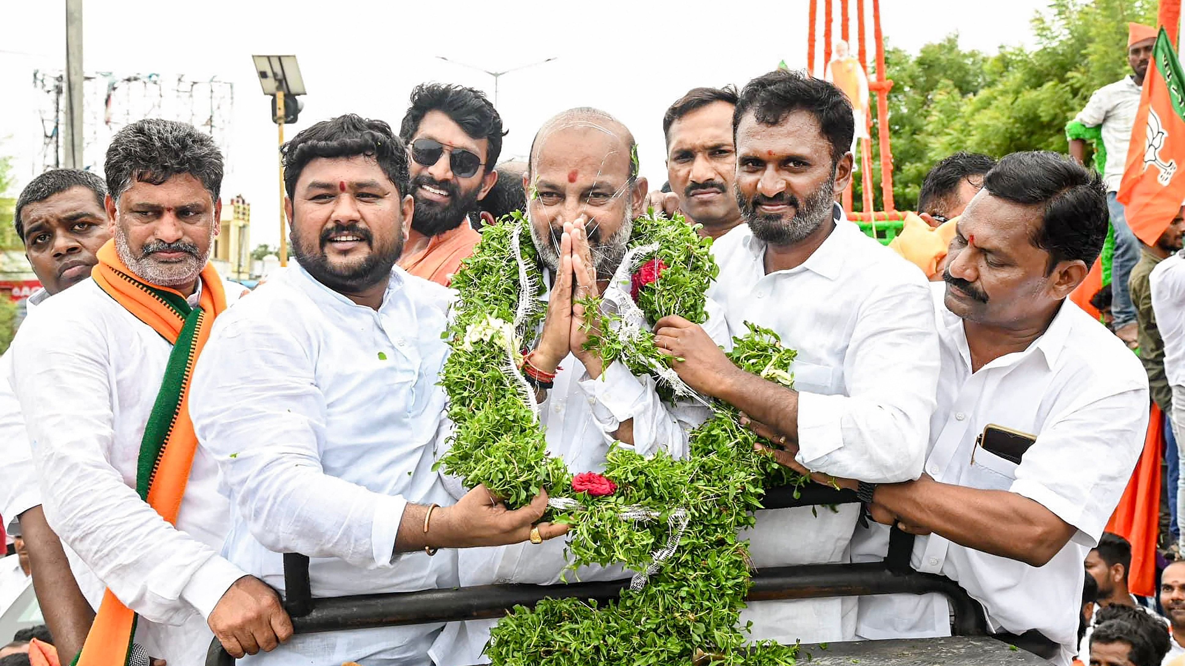 <div class="paragraphs"><p>MoS Bandi Sanjay Kumar being welcomed by supporters. </p></div>