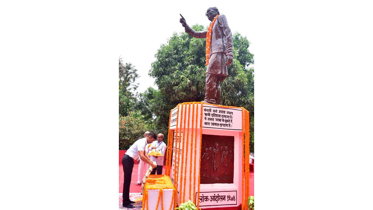 <div class="paragraphs"><p>Tributes being paid to the socialist leader Jayaprakash Narayan in Patna, Wednesday, June 5, 2024.</p></div>