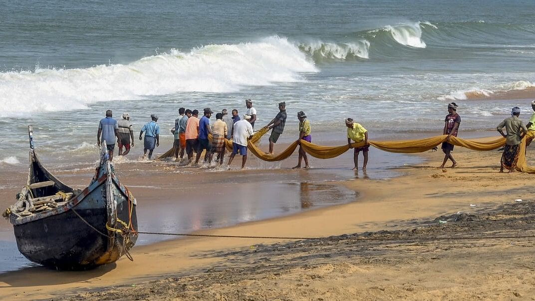 <div class="paragraphs"><p>An image showing fishermen in Kerala.</p></div>