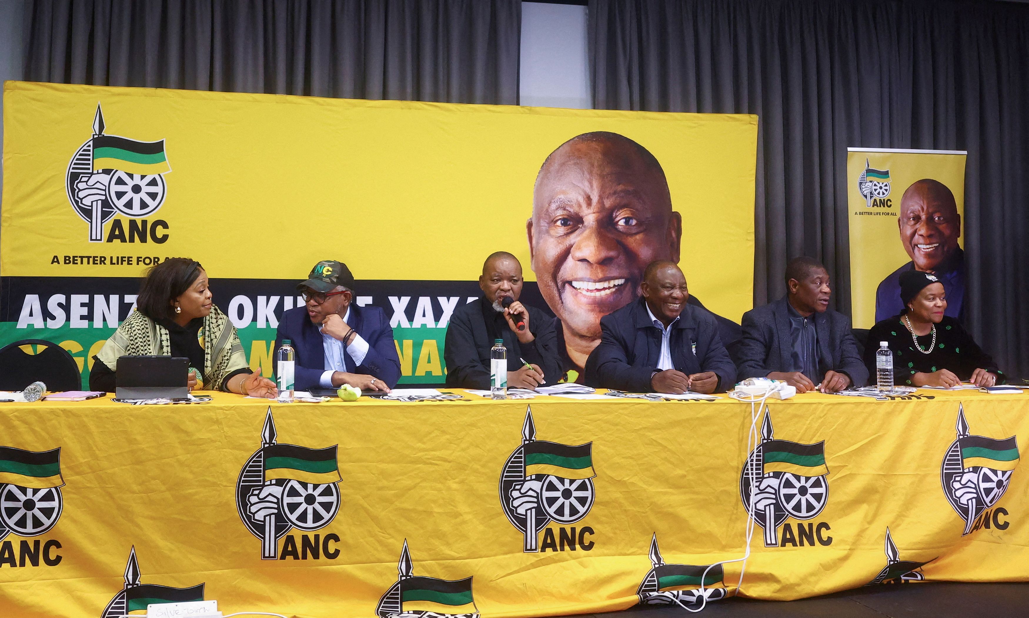 <div class="paragraphs"><p>South Africa's ANC says it is looking at all options to form government.</p></div>